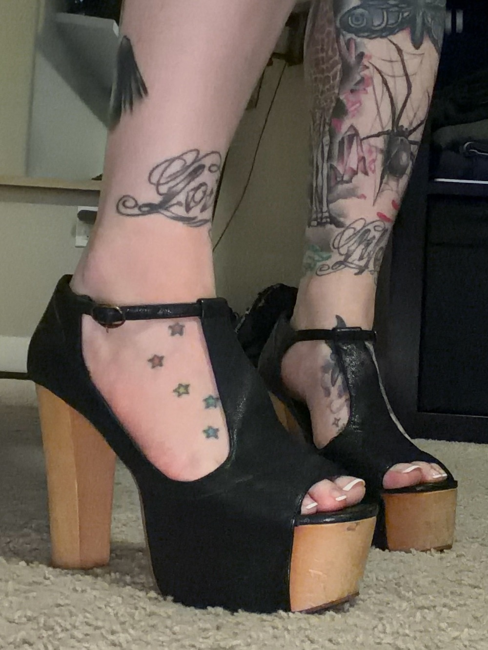 Well loved Jeffrey Campbells 🖤